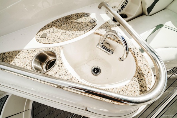 Boats  amp  Joe s 31ft Monterey Yacht For Sale