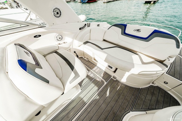 Boats  amp  Joe s 31ft Monterey Yacht For Sale