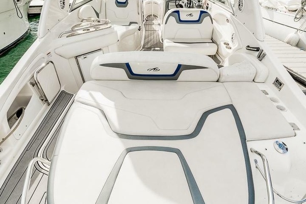 Boats  amp  Joe s 31ft Monterey Yacht For Sale