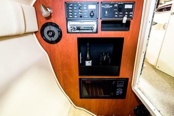 Boats  amp  Joe s 31ft Monterey Yacht For Sale