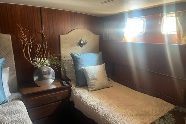 Top Cookie 60ft Hatteras Yacht For Sale