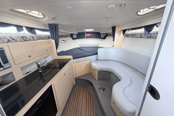 31ft Bayliner Yacht For Sale