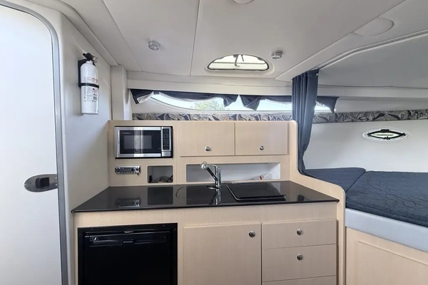 31ft Bayliner Yacht For Sale