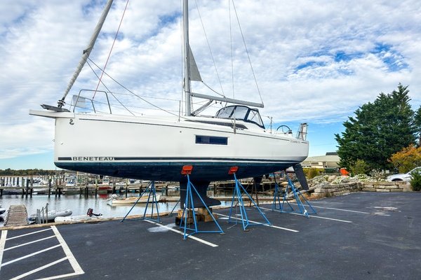 FERNEL  30ft Beneteau Yacht For Sale