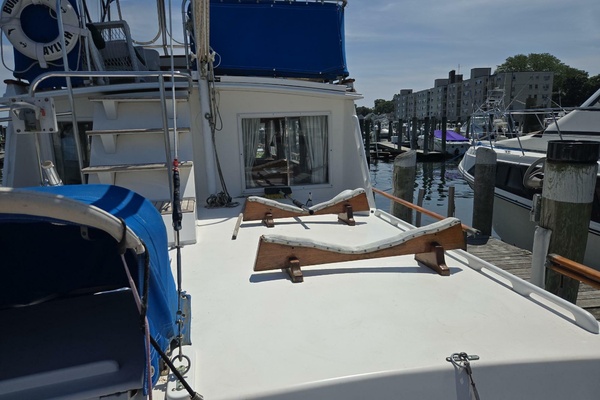 BURNING DAYLIGHT 42ft Grand Banks Yacht For Sale