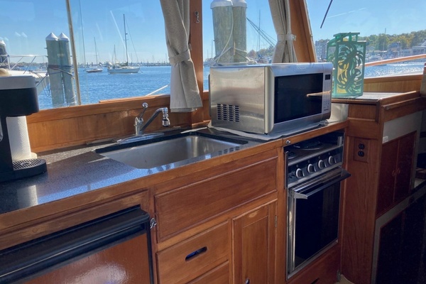BURNING DAYLIGHT 42ft Grand Banks Yacht For Sale