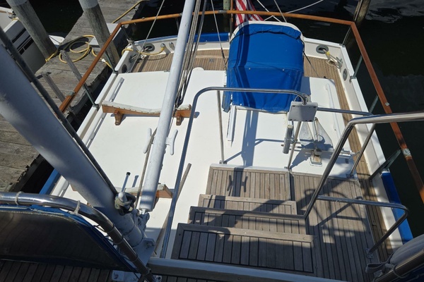 BURNING DAYLIGHT 42ft Grand Banks Yacht For Sale