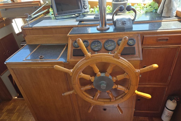 BURNING DAYLIGHT 42ft Grand Banks Yacht For Sale