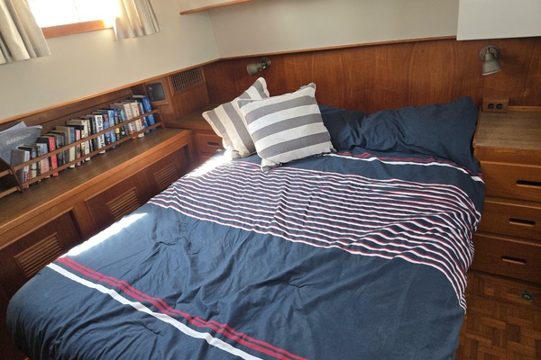 BURNING DAYLIGHT 42ft Grand Banks Yacht For Sale