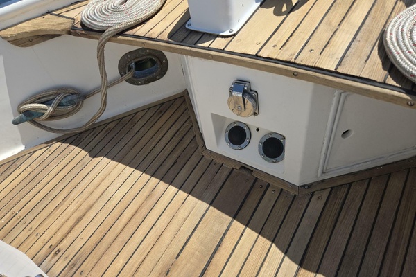 BURNING DAYLIGHT 42ft Grand Banks Yacht For Sale