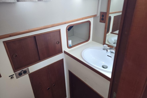 BURNING DAYLIGHT 42ft Grand Banks Yacht For Sale