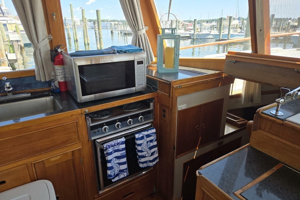 BURNING DAYLIGHT 42ft Grand Banks Yacht For Sale