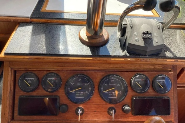 BURNING DAYLIGHT 42ft Grand Banks Yacht For Sale
