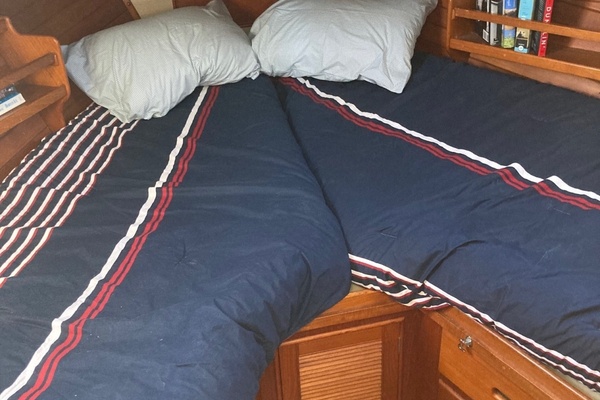 BURNING DAYLIGHT 42ft Grand Banks Yacht For Sale