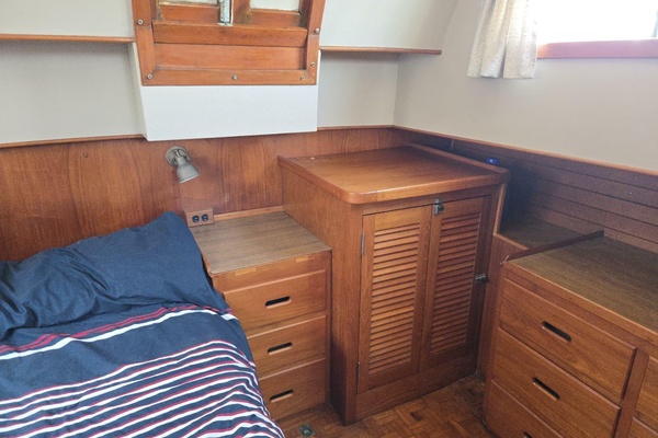 BURNING DAYLIGHT 42ft Grand Banks Yacht For Sale