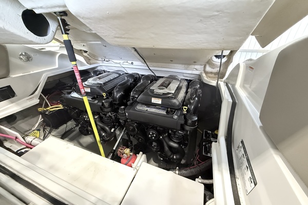 30ft Crownline Yacht For Sale