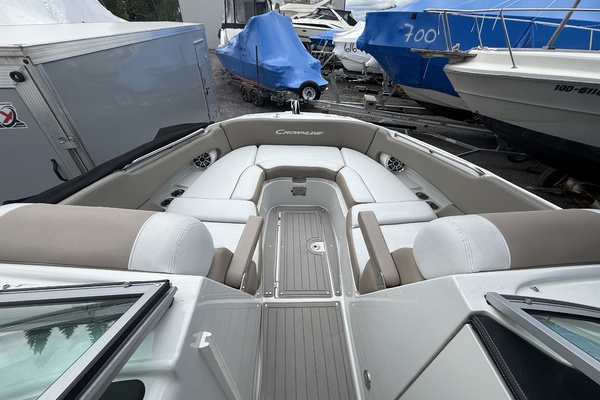 30ft Crownline Yacht For Sale