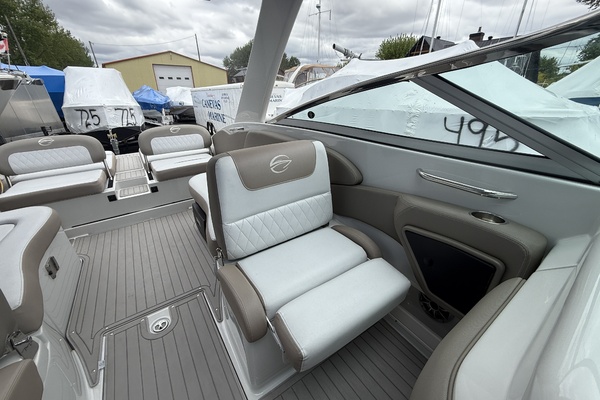 30ft Crownline Yacht For Sale