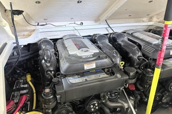 30ft Crownline Yacht For Sale