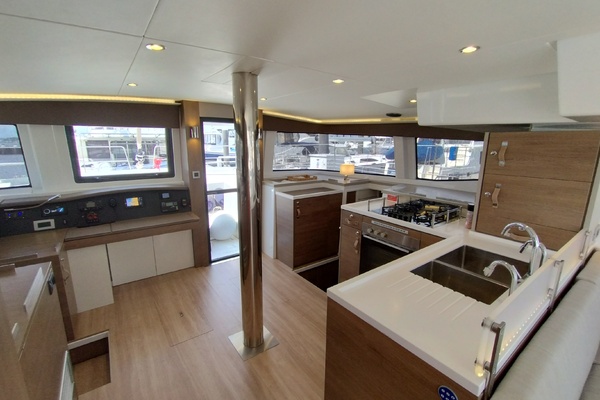 2023 Bali 4.8 interior
