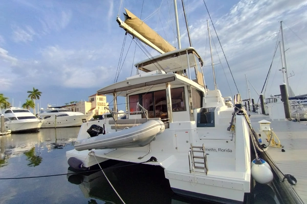 Bali 4.8 Yacht For Sale