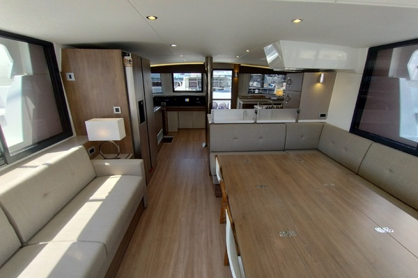 2023 Bali 4.8 interior