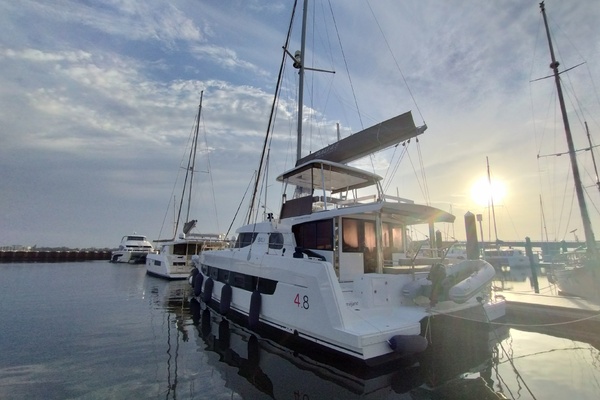 2023 Bali 4.8 stern