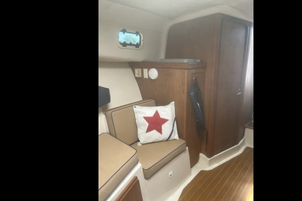 SCRIMSHAW 30ft Mainship Yacht For Sale