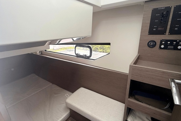 29ft Jeanneau Yacht For Sale