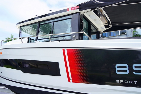 29ft Jeanneau Yacht For Sale