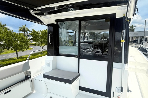 29ft Jeanneau Yacht For Sale
