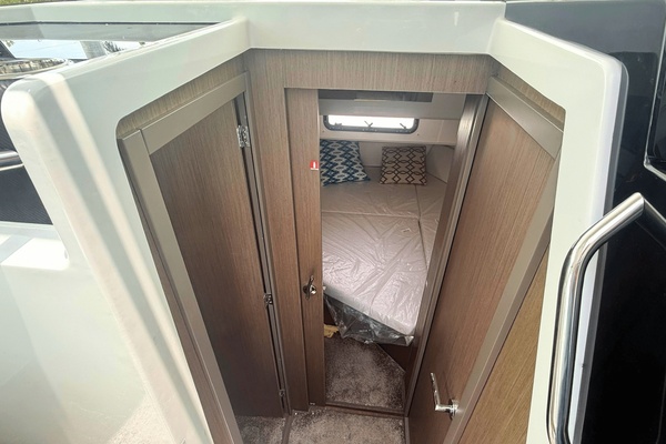 29ft Jeanneau Yacht For Sale