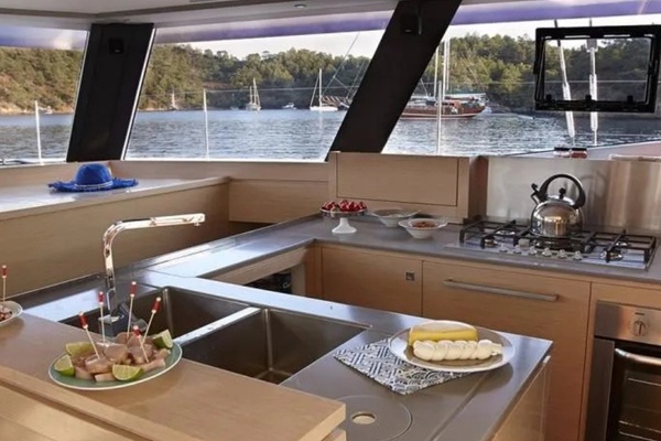 2018 Founatine Pajot Ipanema 58 galley