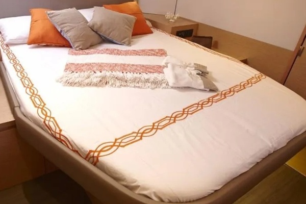2018 Founatine Pajot Ipanema 58 guest cabin