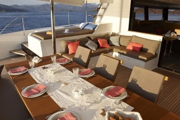 2018 Founatine Pajot Ipanema 58 cockpit
