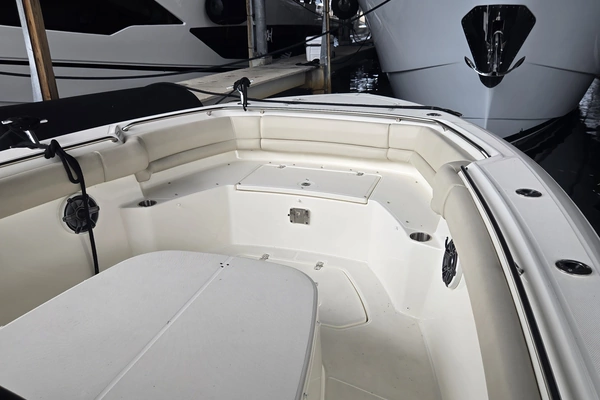 Boston Whaler 330 Outrage Yacht For Sale
