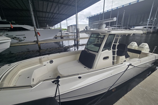 33ft Boston Whaler Yacht For Sale