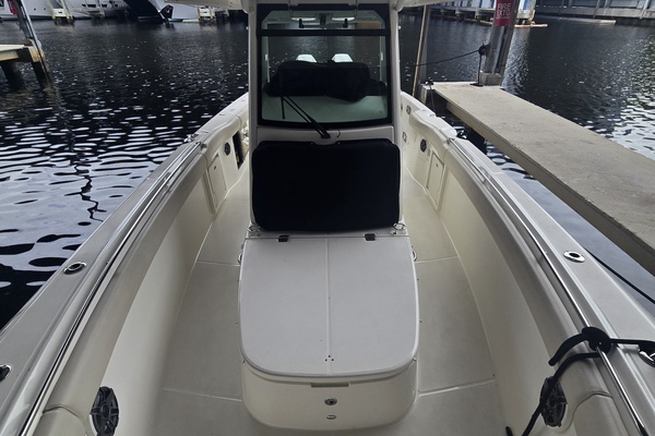 33ft Boston Whaler Yacht For Sale