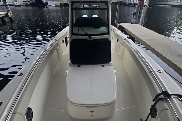 Boston Whaler 330 Outrage Yacht For Sale