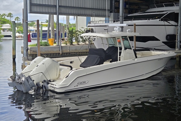 33ft Boston Whaler Yacht For Sale