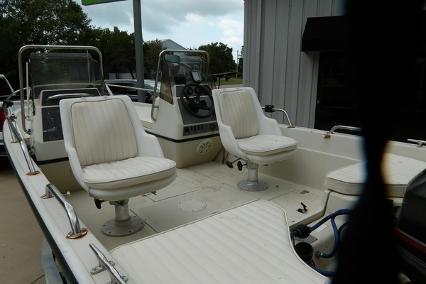 16ft Boston Whaler Yacht For Sale