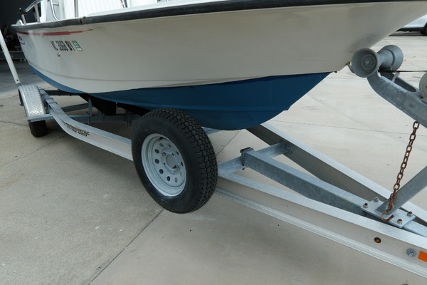 16ft Boston Whaler Yacht For Sale
