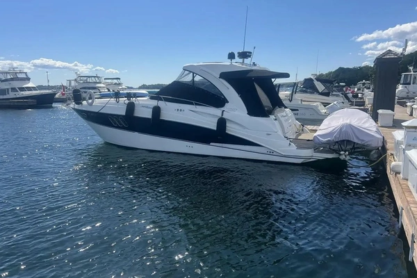 36-ft-Cruisers Yachts-2010-360 Express-Starr-Board Kingston Ontario Canada  yacht for sale