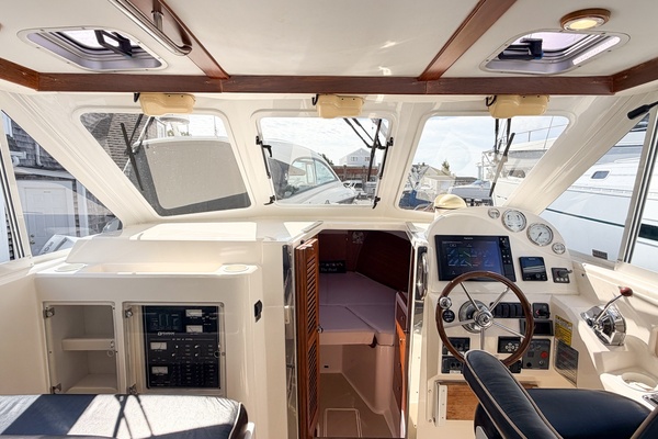 The Pearl 33ft True North Yacht For Sale
