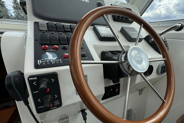 33ft Back Cove Yacht For Sale