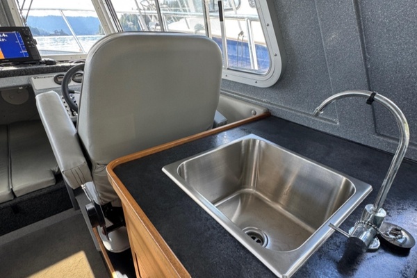 27ft KingFisher Yacht For Sale