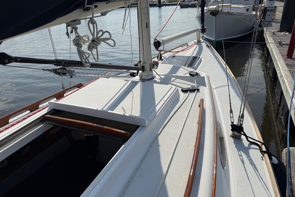 Sea Horse 28ft Alerion Yacht For Sale