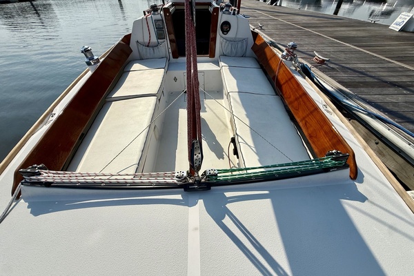 Sea Horse 28ft Alerion Yacht For Sale