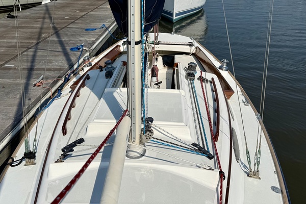 Sea Horse 28ft Alerion Yacht For Sale