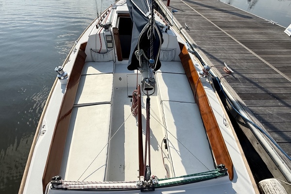 Sea Horse 28ft Alerion Yacht For Sale